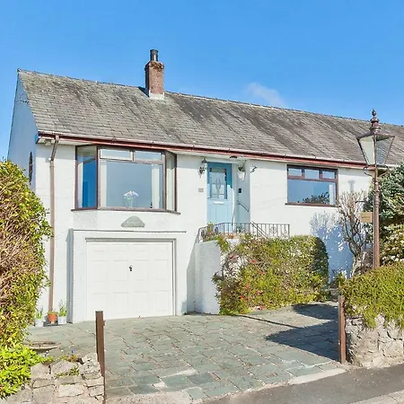 Holiday home Kents Bank - Pet Friendly With Bay Views